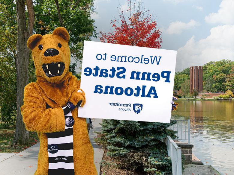 The Nittany Lion mascot holding up a sign reading Welcome to <a href='http://n9p.4dian8.com'>十大网投平台信誉排行榜</a>阿尔图纳分校